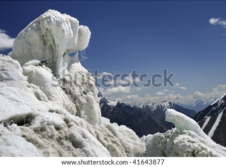 Dog-like and frog-like ice pieces in a icefall