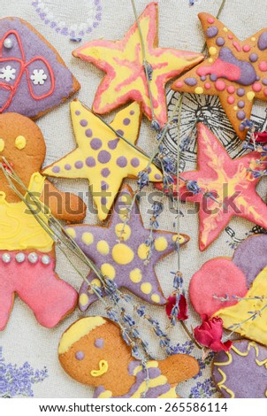 Bright and cheerful gingerbread cookies sea star shaped, painted by hand. Lavender and dried roses.