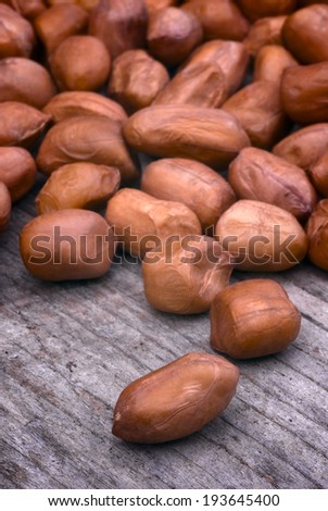 Shelled peanuts (Arachis hypogaea), legumes used for human consumption and animal feed.