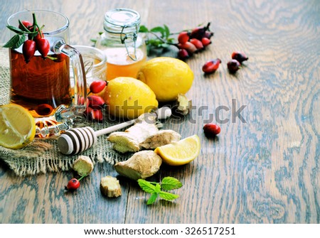 Vitamin hot drink made from natural products: honey, lemon