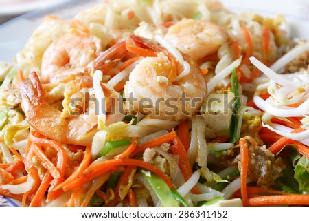Thai Fried Noodles / Delicious rice noodles with shrimp close-up on a shrimp/Thai food Pad thai