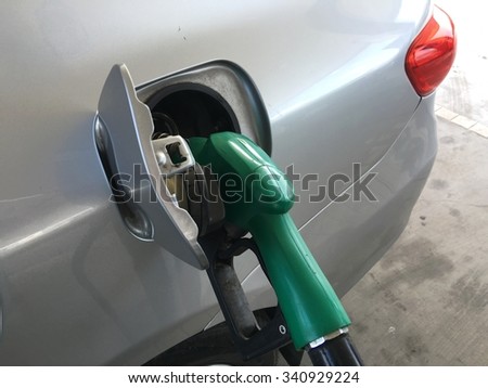 Fill gasoline to car tank