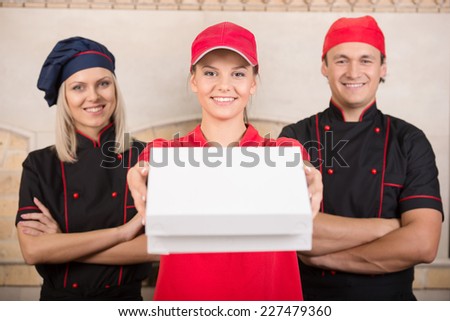 Portrait of delivery woman and two cooks.