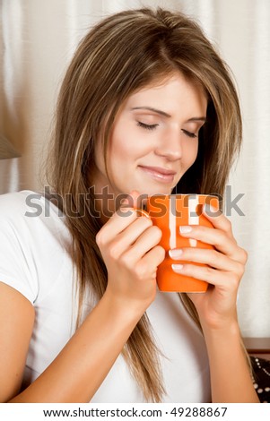 Young beauty woman with a mug