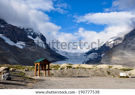 Athabaska Glacier on Icefield Parkway in all it\'s splendeur, Alberta, Canada