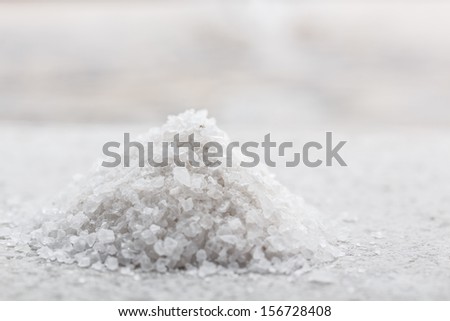 Heap of white crystal salt