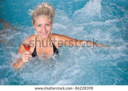 Champagne Glass Jacuzzi