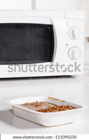 microwave oven with portion of frozen food