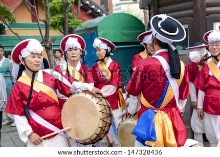 SEOUL KOREA MAY 12: People in traditional clothes are performing folk drum dance for celebration of Lotus Lantern Festival at Jogyesa Temple on may 12 2013 Seoul, Korea.