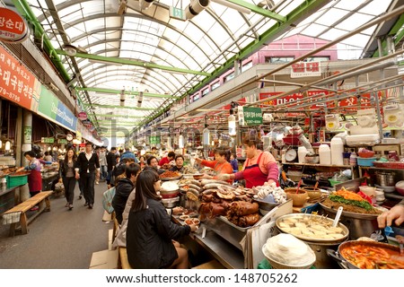 Seoul Korea April 27: Vendors Cooking Traditional Food For Visitors At The Gwangjiang Market Which Is The Nation\'S First Market On April 27,2013 In Seoul, Korea.