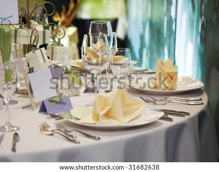 white wedding table settings. table setting for wedding