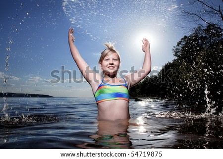 Girl swims, waving his hands, a lot of spray. Dynamic Image.
