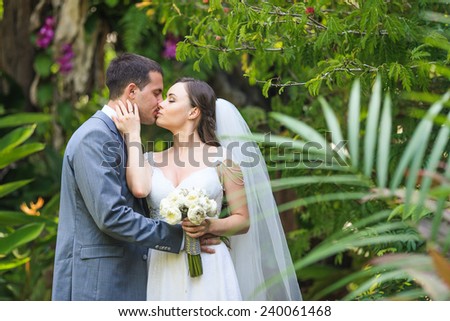 Wedding, kissing in green leaves