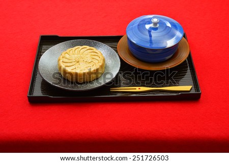 The Japanese confection most suitable for a present/A Japanese confection  Wafer cake containing bean jam.