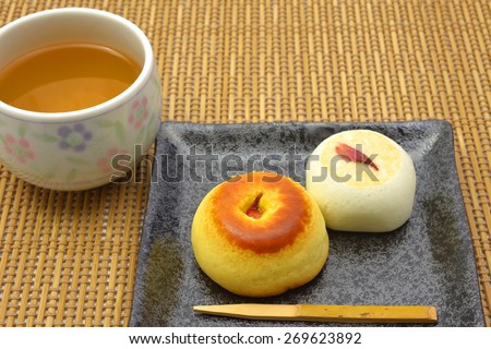 The good refreshment I'd like to eat time of the tea/I take a break for a Japanese confection.
