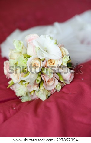wedding pictures with details of flowers, dress lace details, hands and wedding rings