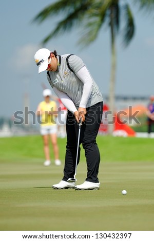 SINGAPORE - MARCH 2: Korean Amy Yang putting at the green during HSBC Women\'s Champions at Sentosa Golf Club Serapong Course March 2, 2013 in Singapore
