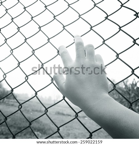handle steel mesh.Focus on hands