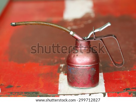 Old vintage oil can, Machine oil.