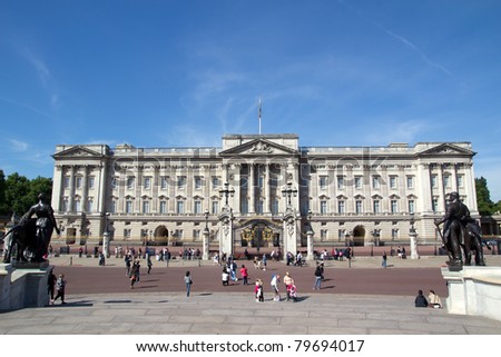 LONDON - JUNE 1: Tourist visit Buckingham Palace on June 1, 2011 in London, England. Buckingham Palace has served as the official London residence of Britain\'s sovereigns since 1837.