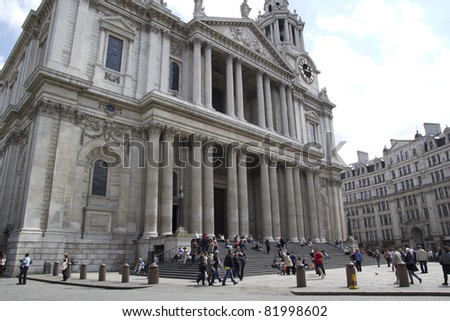 LONDON - MAY 30: St Paul´s Cathedral on May 30, 2011 in London. The present St Paul\'s is the fifth cathedral to have stood on this site since the year 604, and was built between 1675 and 1710.