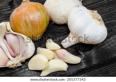 Czech garlic on wood plate, clean photo