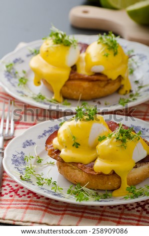 Eggs benedict, prosciutto topped with Hollandaise sauce