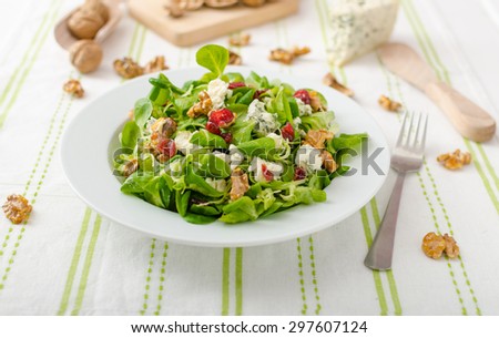 Salad with blue cheese and balsamic dressing, with nuts and cranberries