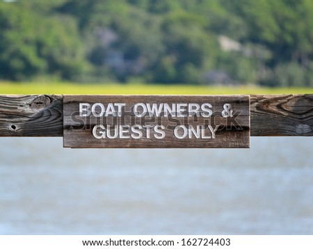 A sign reading Boat Owners & Guests Only