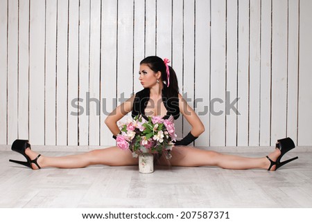 Funny girl at the splits in flowers