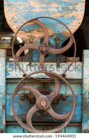 Wheels of the old agricultural machine