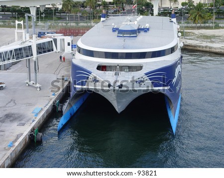V-hull boat