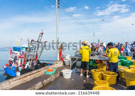 THAILAND - August, 2014:  Transport and trade of Thai fishing boats at the harbor, sriracha, Chonburi , Thailand in Circa  August, 2014