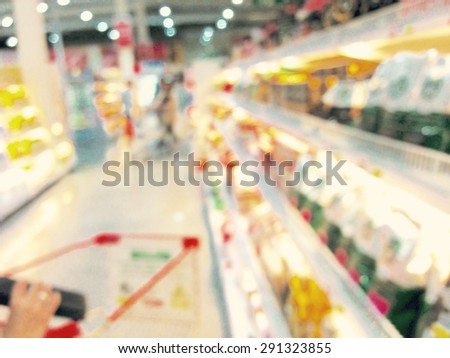Blur background , customer and shopping cart in supermarket with bokeh light