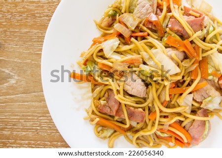 yakisoba, stir fried noodle with pork