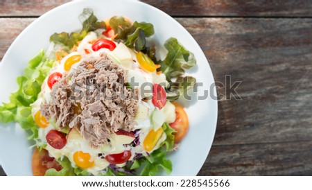 clean food, tuna fruit salads (focus at tuna)