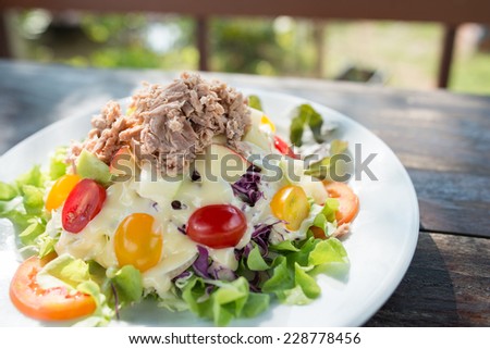 clean food, tuna fruit salads (focus at tuna)