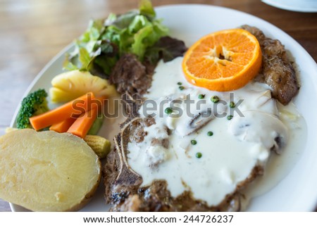 T-bone steak and white sauce