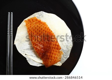 The peking duck skin deep fried serve with roti canai round sheet represent the Chinese cuisine concept related idea.