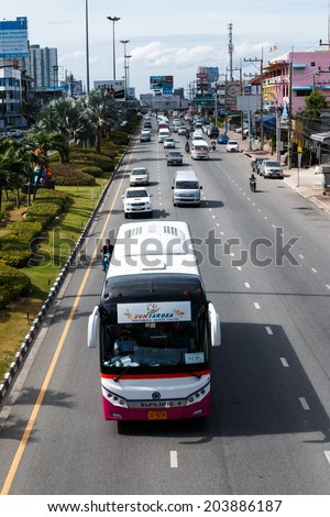 PATTAYA CHONBURI , THAILAND - JULY 7 : Pattaya vehicle traffic. The Bus and cars passing the North Pattaya Road to South Pattaya , Pattaya is the most famous City tourism in Thailand .