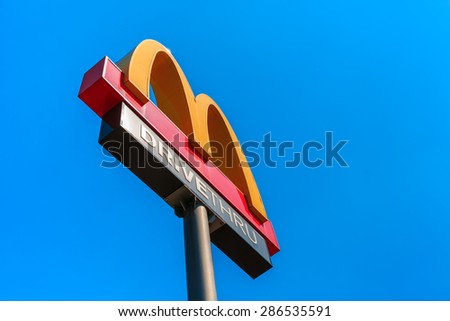 CHACHOENGSAO, THAILAND - JUNE 11, 2015 : McDonalds logo on blue sky background at McDonald\'s restaurant on  Motorway Rest Area, Chachoengsao province in Thailand . June 11, 2015