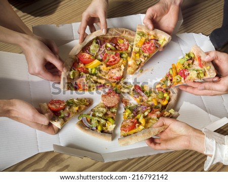 People grabbing pizza People grabbing pizza