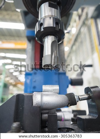 machining aluminum automotive parts by CNC machining center