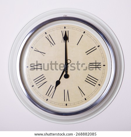 clock with Roman numerals at 7 o\'clock