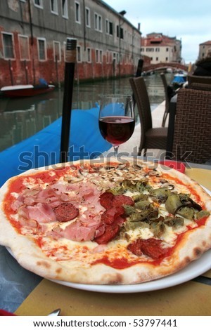 Venice: delicious pizza with a glass of wine, in a lovely restaurant near the Canareggio canal.