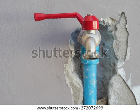 Fixing leaked water pipe on the wall