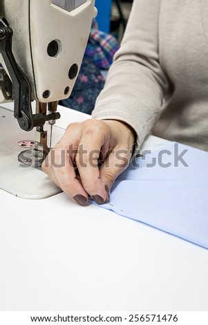 Industrial sewing machines sewing machine operator with chain