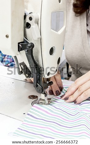 Industrial sewing machines sewing machine operator with chain