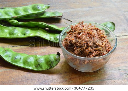shrimp paste chili sauce with mango and Thai flat bean