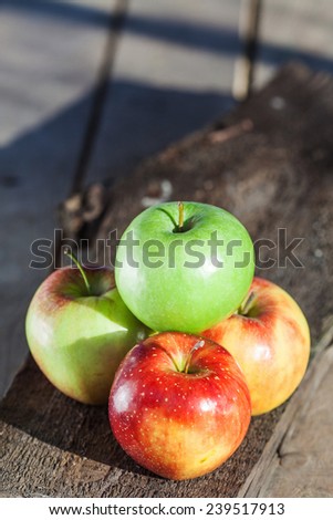 Top wiew nice four apple on the wooden table